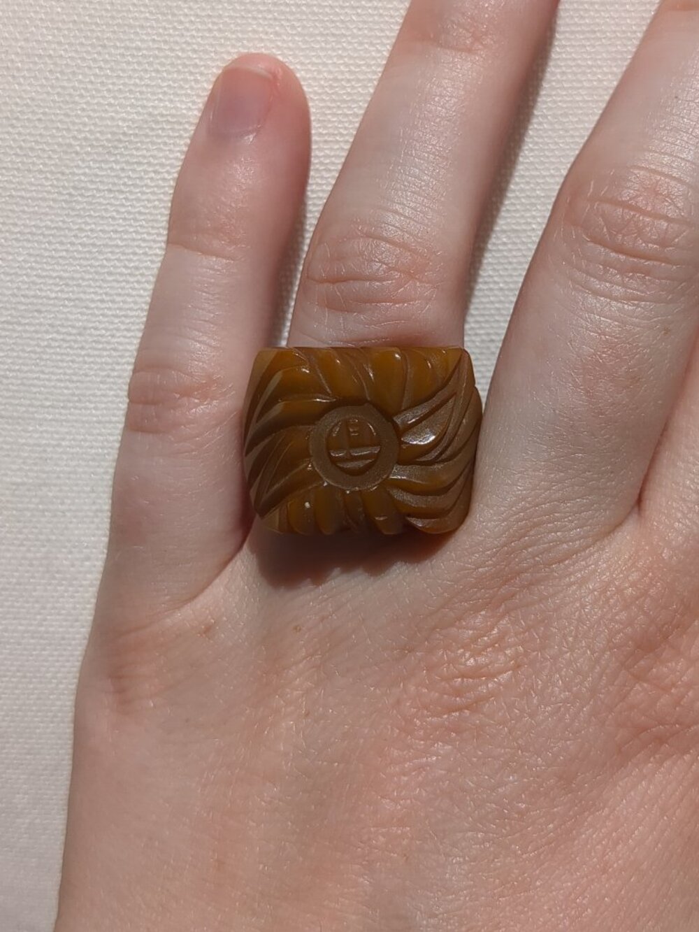 Vintage Carved Bakelite Ring • Butterscotch Olive • Art Deco • Tested Positive B - Picture 5 of 13